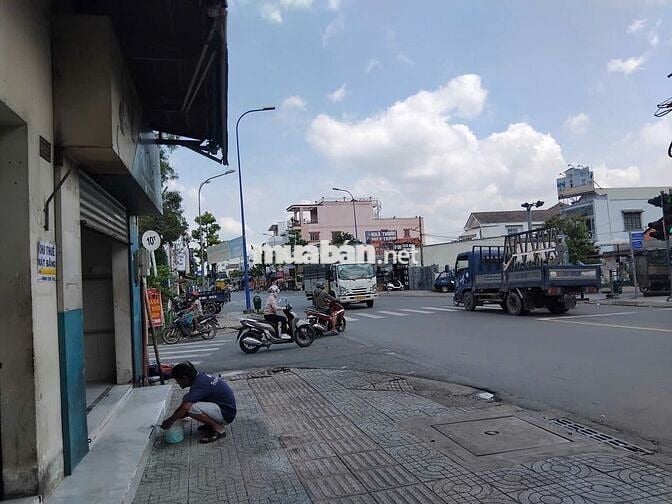 Góc hai mặt tiền đường Lê Thị Hà