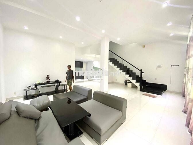 CHO THUÊ BIỆT THỰ CÓ SÂN VƯỜN 6 PHÒNG KHU VẠN THẮNG