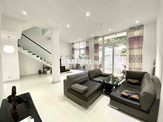 CHO THUÊ BIỆT THỰ CÓ SÂN VƯỜN 6 PHÒNG KHU VẠN THẮNG