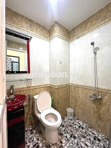 1 phòng ngủ giá cực rẻ có ban công gần phố ẩm thực Phan Xích Long