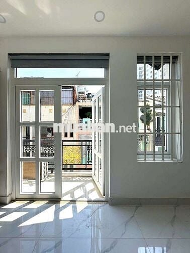 1 phòng ngủ - ban công - 30m2 ngay phố ẩm thực Phan Xích Long