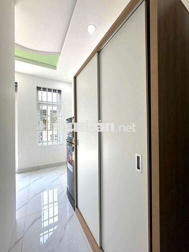 1 phòng ngủ - ban công - 30m2 ngay phố ẩm thực Phan Xích Long