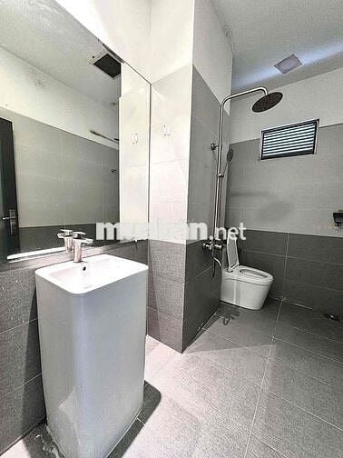 CHO THUÊ CĂN HỘ CỬA SỔ TRỜI RỘNG RÃI, THOÁNG MÁT, PHÒNG MỚI ĐẸP