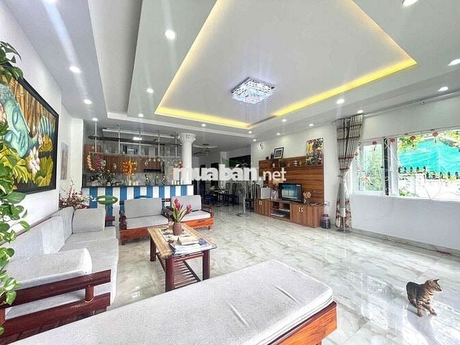 CHO THUÊ NHÀ SÂN VƯỜN 600 M2 5 PN FULL NỘI THẤT KHU BẮC NHA TRANG