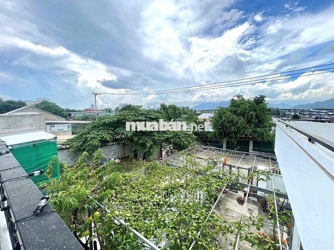 CHO THUÊ NHÀ SÂN VƯỜN 600 M2 5 PN FULL NỘI THẤT KHU BẮC NHA TRANG