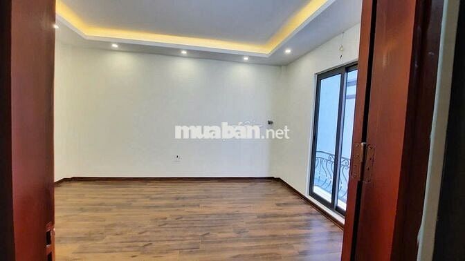 Nhà 30m2 x 4.5 Tầng Mặt Tiện Rộng – Ngõ Nông Thạch Bàn – 5.x tỷ