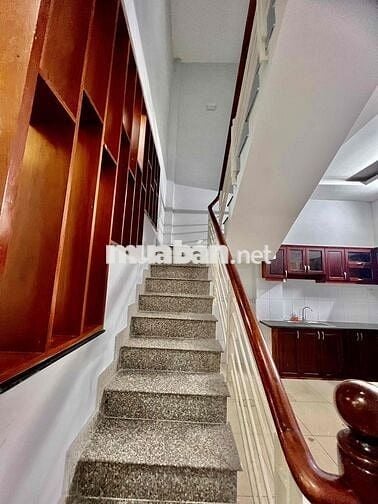 Nhà Sạch DT 5x15 1Trệt 1Lầu 3Pn 2Wc Sân Xe Máy Hẻm Xe Tải Ngã Tư Ga