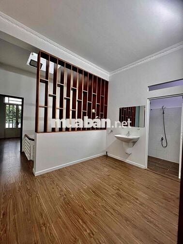 Nhà Sạch DT 5x15 1Trệt 1Lầu 3Pn 2Wc Sân Xe Máy Hẻm Xe Tải Ngã Tư Ga