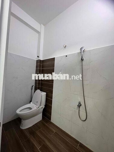 Nhà Sạch DT 5x15 1Trệt 1Lầu 3Pn 2Wc Sân Xe Máy Hẻm Xe Tải Ngã Tư Ga