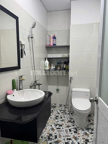 Bán Nhanh Nhà C4- DT: 120m2- Chỉ Nhỉnh 5 tỷ TL.Đ.Trịnh Thị Miếng,TPHCM