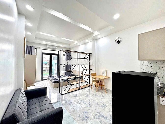 phòng ban công siêu thoáng rộng rãi full nội thất có 1  phòng duy nhât