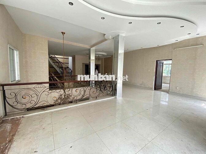 Biệt Thự 2 Mặt Tiền, Có Sân Vườn, Nhận Thuê Ngay