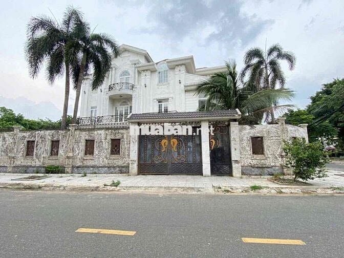 Biệt Thự 2 Mặt Tiền, Có Sân Vườn, Nhận Thuê Ngay