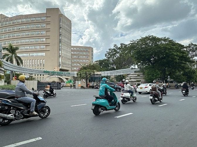 Chỉ 9.5 tỷ có nhà HXH Nguyễn Thái Sơn ngang 4.6m 5T có hầm 64m2 gần BV