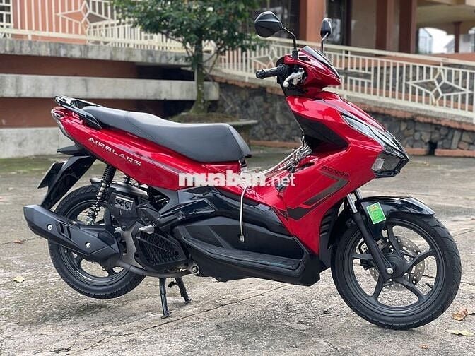 Xe máy Honda Air Blade 125 màu đỏ