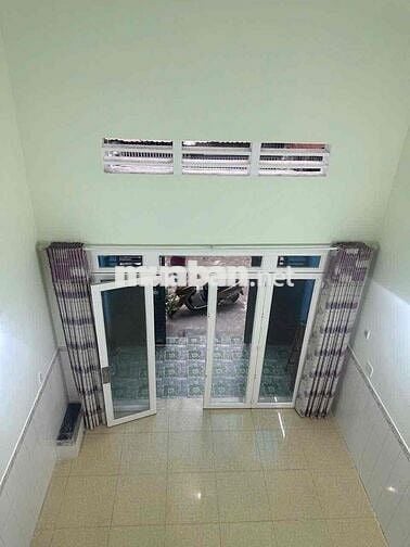 nhà cho thuê nguyên căn sạch đẹp gần ngã tư bốn xã