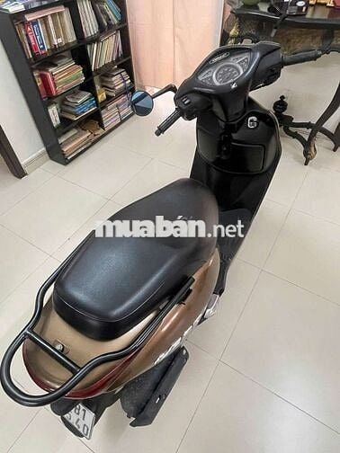 Xe máy Honda Lead màu vàng đồng, đời 2010