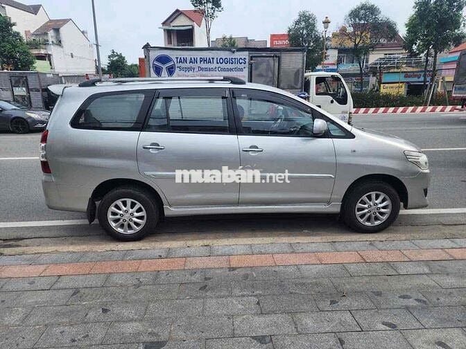 Toyota Innova 2013 2.0E
