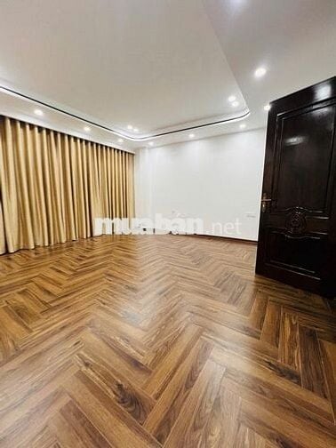 Siêu phầm Hoàng Quốc Việt, ô tô tránh, lô góc, thang máy 55m2 21 tỷ
