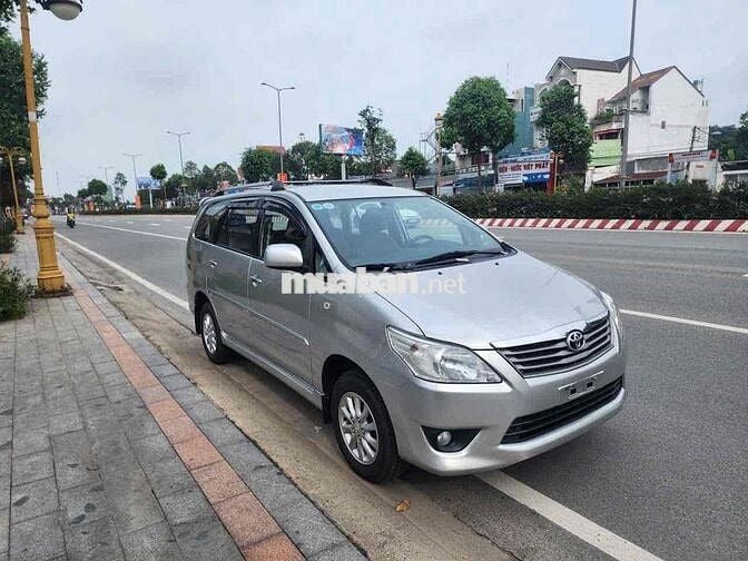 Toyota Innova 2013 2.0E