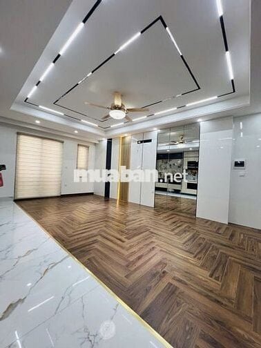 Siêu phầm Hoàng Quốc Việt, ô tô tránh, lô góc, thang máy 55m2 21 tỷ