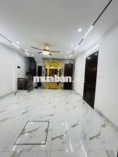 Siêu phầm Hoàng Quốc Việt, ô tô tránh, lô góc, thang máy 55m2 21 tỷ