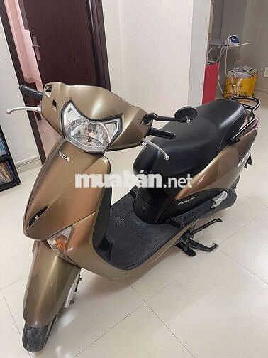 Xe máy Honda Lead màu vàng đồng, đời 2010