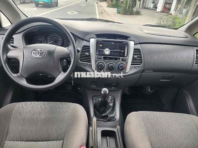 Toyota Innova 2013 2.0E