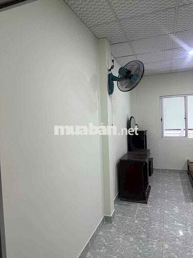 nhà cho thuê nguyên căn sạch đẹp gần ngã tư bốn xã