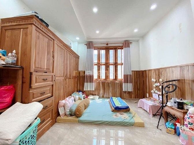 Chỉ 9.5 tỷ có nhà HXH Nguyễn Thái Sơn ngang 4.6m 5T có hầm 64m2 gần BV