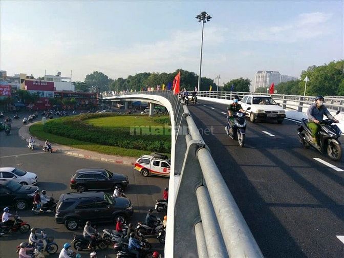 Chỉ 9.5 tỷ có nhà HXH Nguyễn Thái Sơn ngang 4.6m 5T có hầm 64m2 gần BV