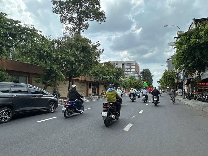 Chỉ 9.5 tỷ có nhà HXH Nguyễn Thái Sơn ngang 4.6m 5T có hầm 64m2 gần BV