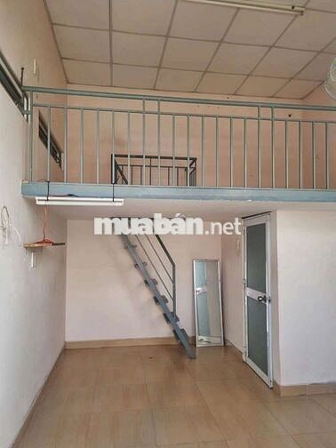 Phòng mặt tiền gần ngã tư Huỳnh Tấn Phát - Hoàng Quốc Việt