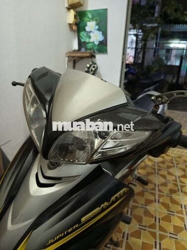 Xe máy Yamaha Jupiter Gravita màu Đen Bạc Vàng