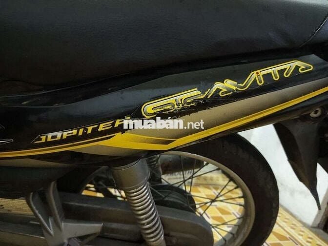 Xe máy Yamaha Jupiter Gravita màu Đen Bạc Vàng