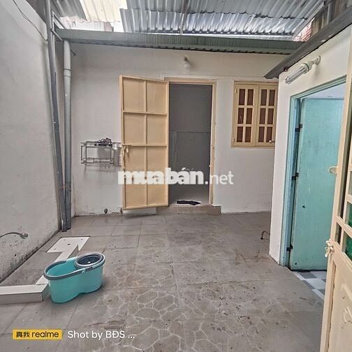 Nhà 56m2 cấp bốn có 1pn 1wc ngay chợ Hiệp Bình 6triệu