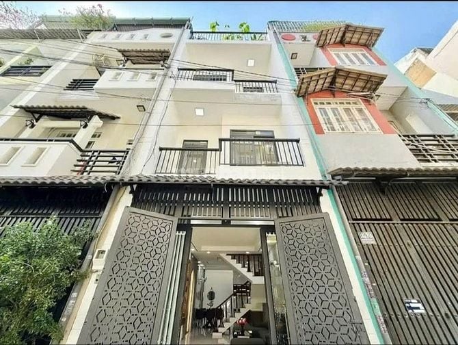 Xoay vốn bán gấp nhà  đường Đoàn Văn Bơ P15 Quận4