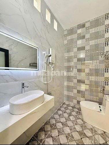 Xoay vốn bán gấp nhà  đường Đoàn Văn Bơ P15 Quận4