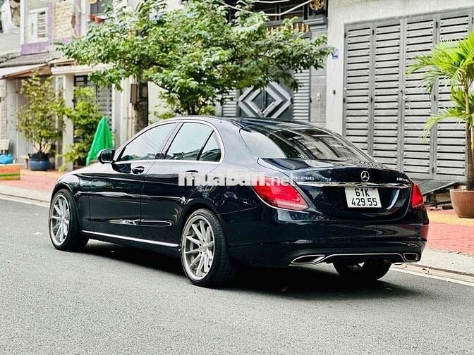 Mercedes C200 đồ chơi hơn 100tr