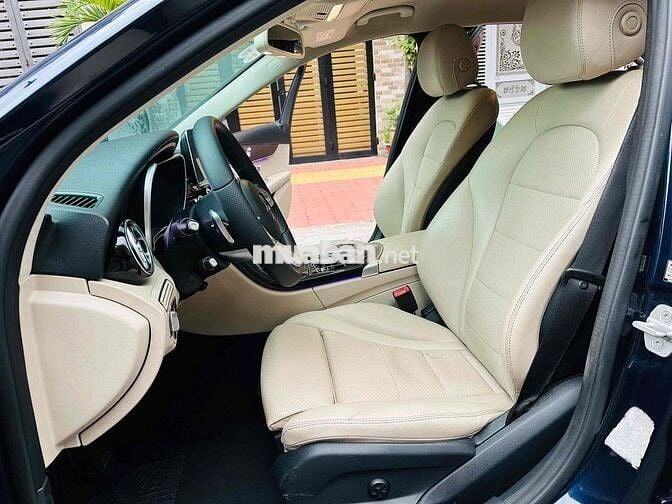 Mercedes C200 đồ chơi hơn 100tr
