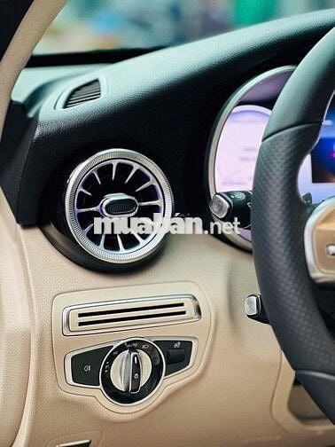 Mercedes C200 đồ chơi hơn 100tr