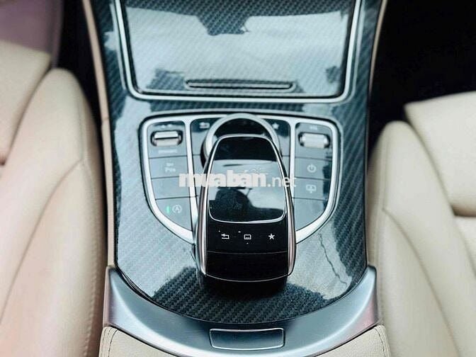 Mercedes C200 đồ chơi hơn 100tr