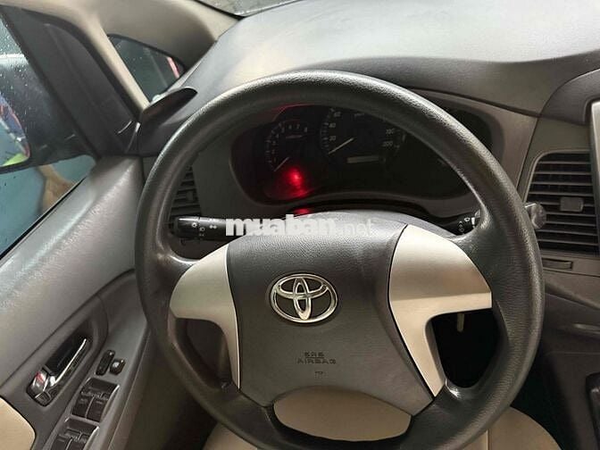 Toyota Innova 2012 E