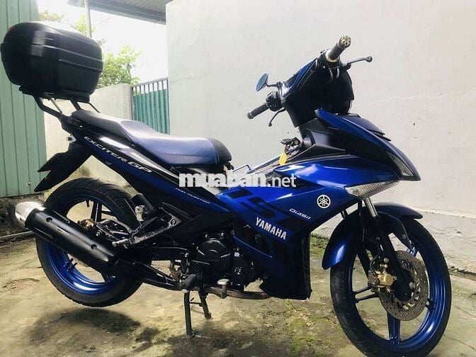 Xe máy Yamaha Exciter côn tay màu xanh dương