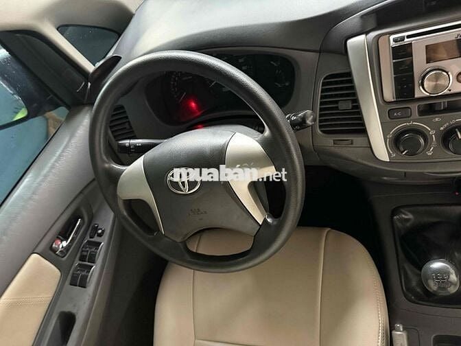 Toyota Innova 2012 E