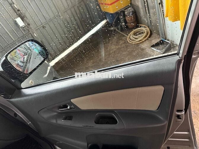 Toyota Innova 2012 E