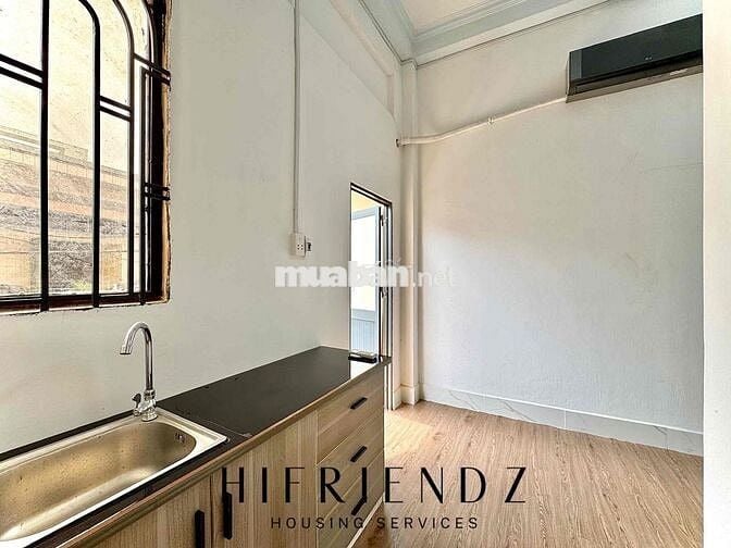 STUDIO TÁCH BẾP BAN CÔNG - GIÁ SIÊU HỜI NGAY TRUNG TÂM TÂN PHÚ