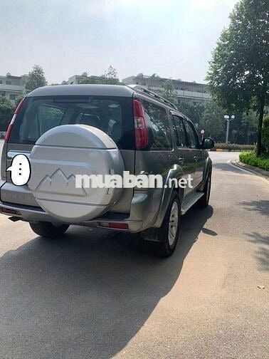Ford Everest 2015 số sàn màu xám