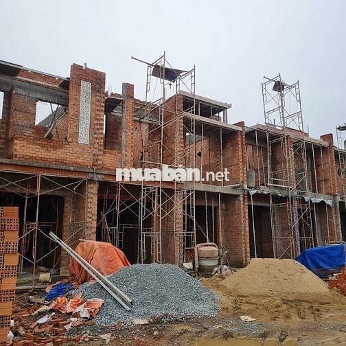 🏡 BÁN NHÀ ĐANG XÂY THEO MẪU – SỔ RIÊNG THỔ CƯ 100%
💰 trả trước 500tr