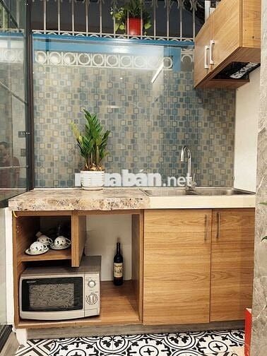 Cho thuê phòng nhỏ có đầy đủ bếp, phòng khách, điều hoà, máy chiếu,...
